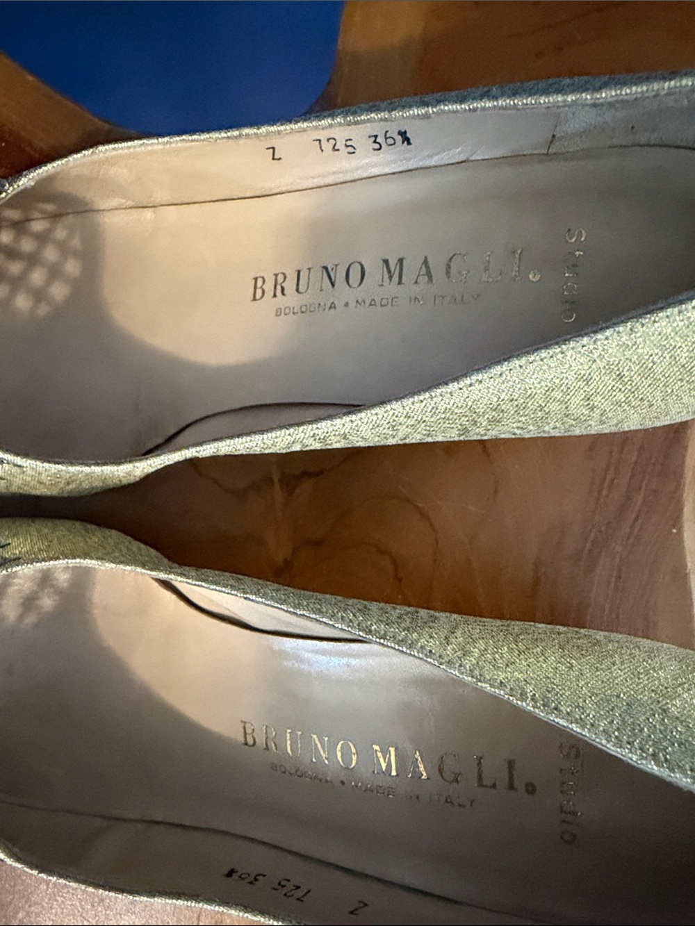 Vintage Italian Bruno Magli Gold Embellished Heart-Detail Pumps Size 36 1/2 - Picture 3 of 7